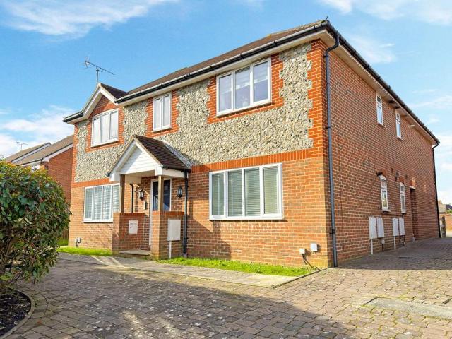 Flat for sale in Angmering, Clapham