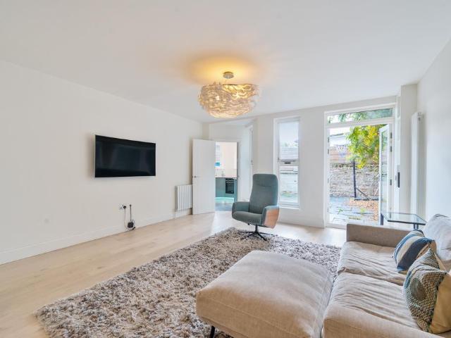 Flat for sale in Kensal Town, Bayswater