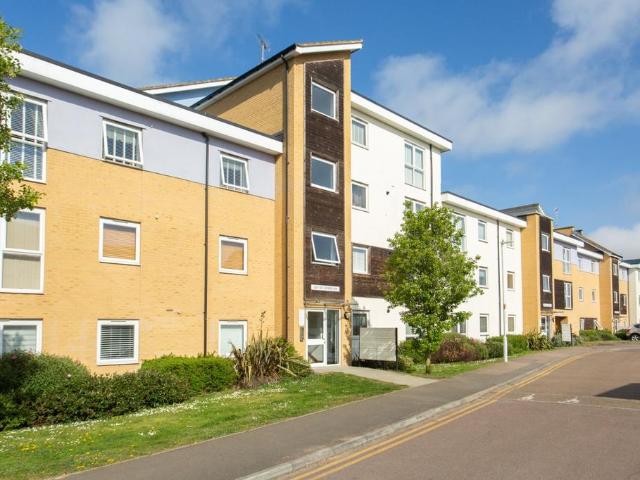 Flat for sale in The Bridge, Kent