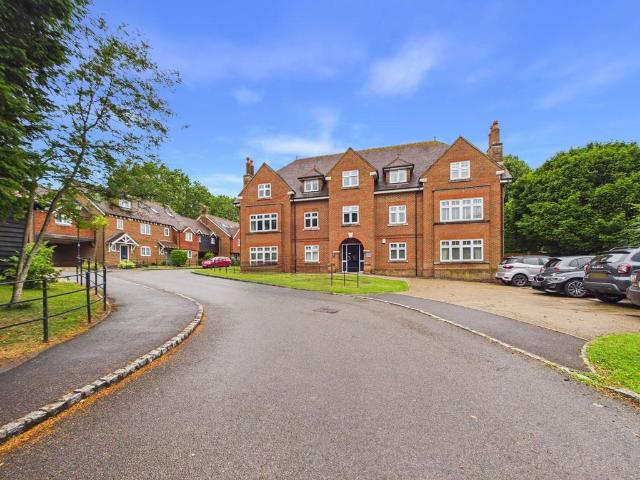 Flat for sale in Worthing, West Sussex
