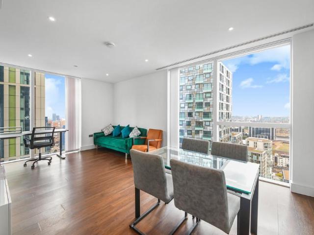 Flat for sale in Isle Of Dogs, Greater London