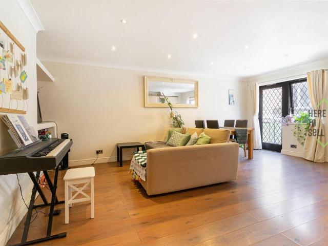 Flat for sale in Tower Liberty, Wapping