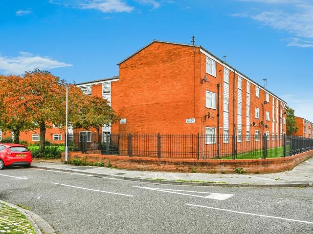 Flat for sale in Oak Hill Park, Calderstones