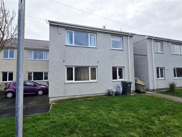 Flat for sale in Penrhyn, Cemaes