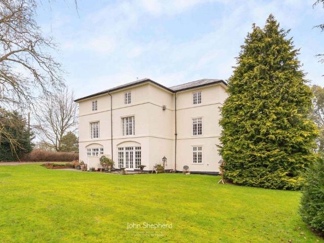 Flat for sale in Alderminster, Warwickshire
