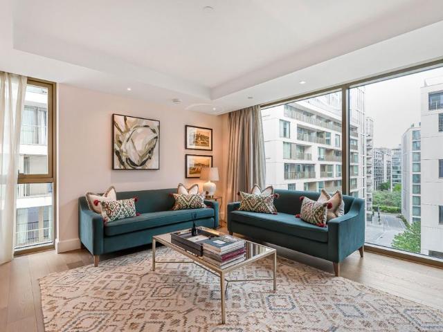 Flat for sale in Kensington, Greater London