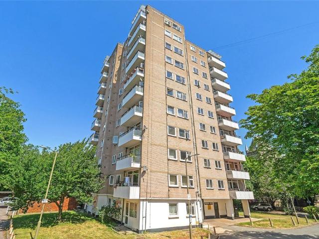 Flat for sale in Clapham Junction, Greater London
