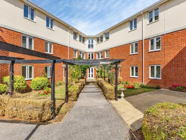 Flat for sale in Goodrington, Livermead