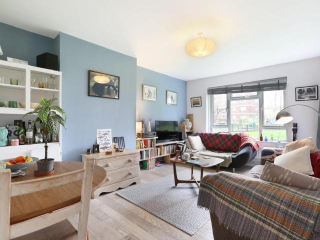 Flat for sale in Camberwell, Greater London