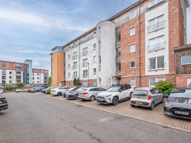 Flat for sale in Hillside, Leith