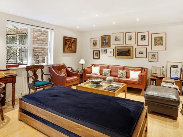 Flat for sale in Pimlico, Greater London