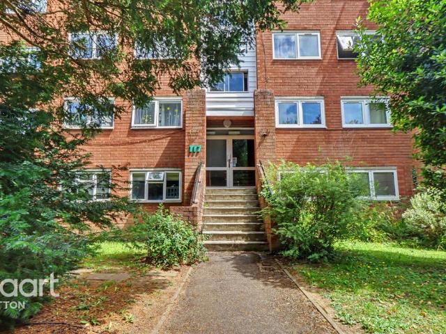 Flat for sale in Woodcote Green, Greater London
