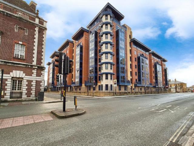 Flat for sale in Ocean Village, City Of Southampton