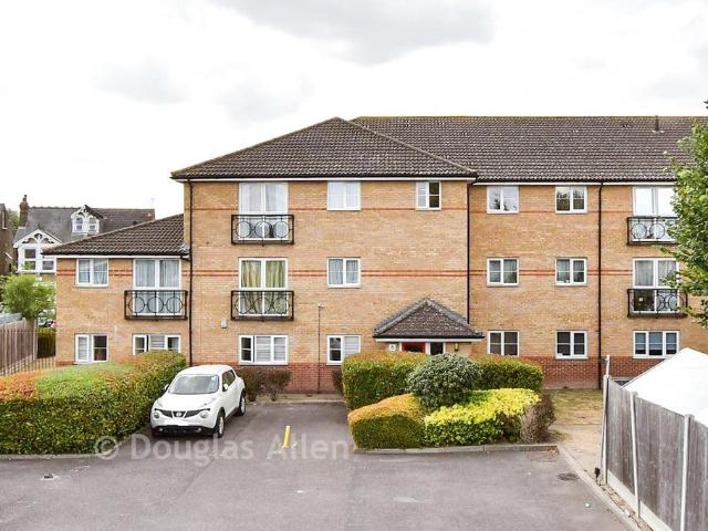 Flat for sale in Rush Green, Greater London