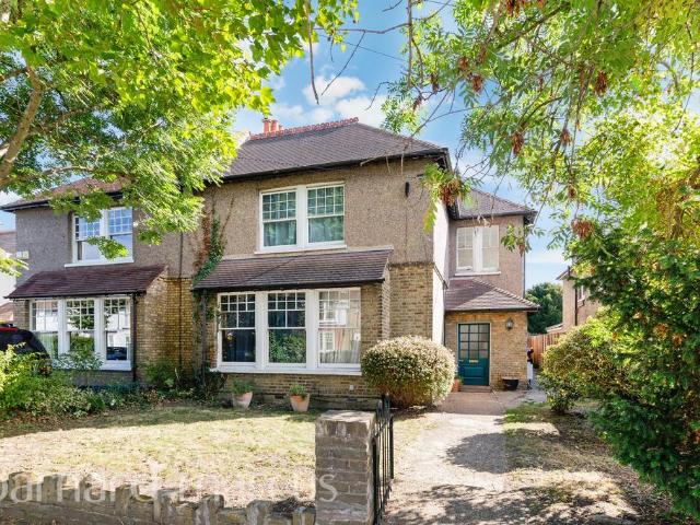 Flat for sale in London Borough of Merton, Mitcham