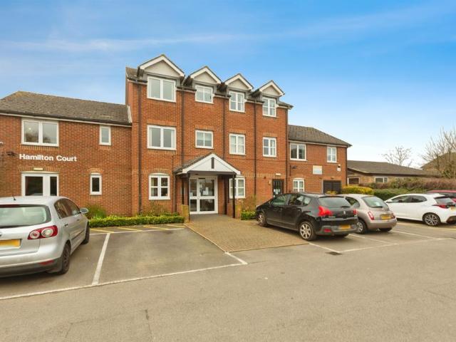 Flat for sale in Leighton-Linslade, Leighton Buzzard