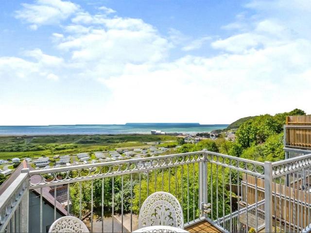 Flat for sale in Pendine, Wales