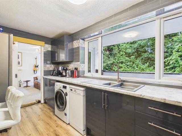 Flat for sale in Halesowen, West Midlands