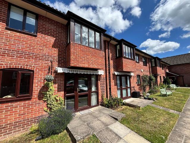 Flat for sale in Marlborough, Easton Royal