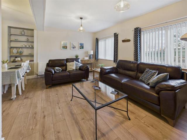 Flat for sale in Saundersfoot, Wales