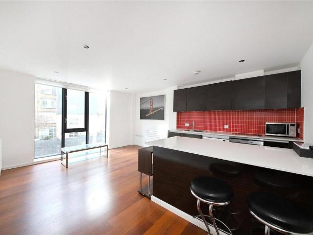 Flat for sale in Hoxton, Greater London