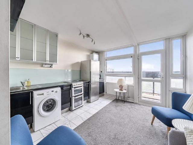 Flat for sale in London Borough of Lambeth, Greater London