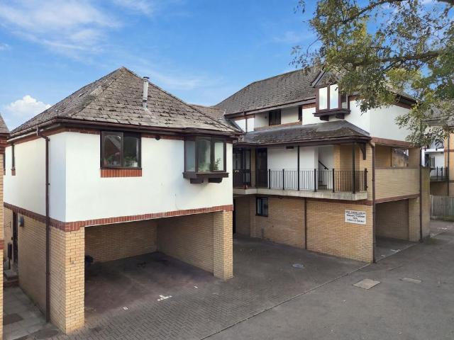 Flat for sale in Hitchin, North Hertfordshire