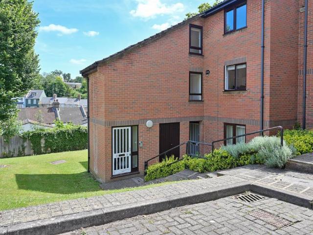 Flat for sale in Hammerfield, Pouchen End