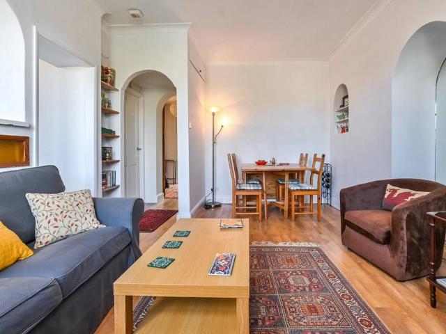 Flat for sale in Kentish Town, Greater London