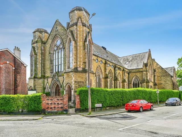 Flat for sale in Calderstones