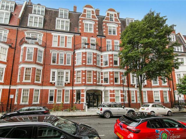 Flat for sale in Chelsea, Greater London