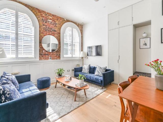 Flat for sale in Glyndon, Greater London