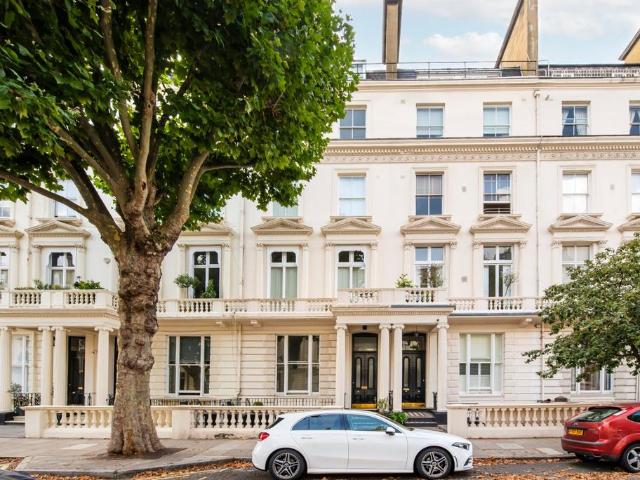 Flat for sale in Maida Vale, Greater London
