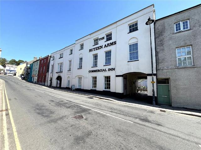 Flat for sale in Narberth, Wales
