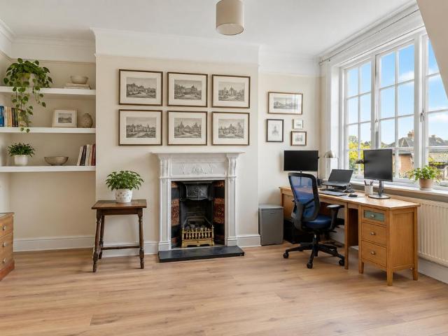 Flat for sale in London Borough of Hammersmith and Fulham, Greater London