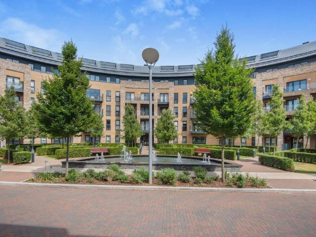 Flat for sale in Little Stanmore, Greater London