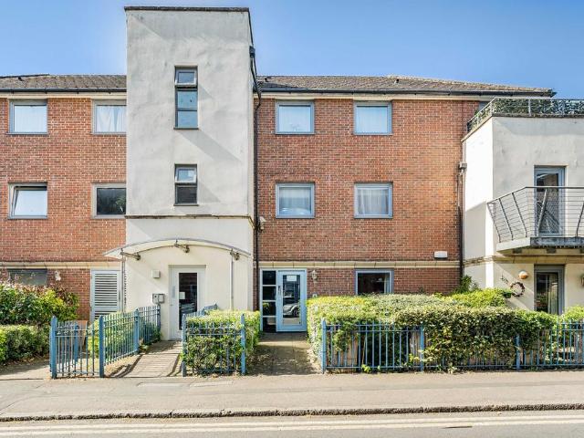Flat for sale in Castlefield, Cressex
