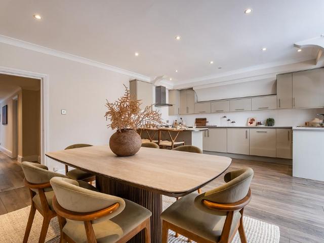 Flat for sale in Maida Vale, Greater London