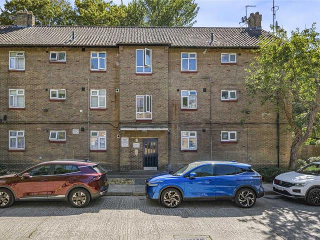 Flat for sale in Crook Log, Welling