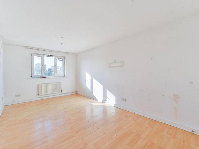 Flat for sale in London Borough of Lewisham, New Cross