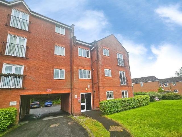 Flat for sale in Bradshaw, Lee Bank