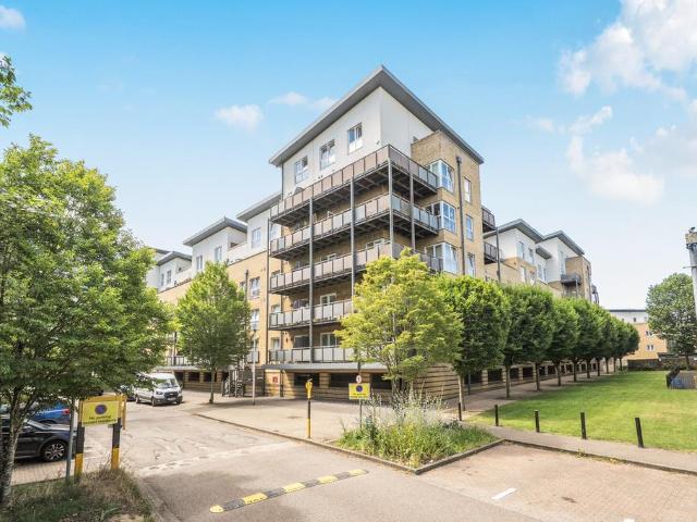 Flat for sale in Holywell Estate, North Watford