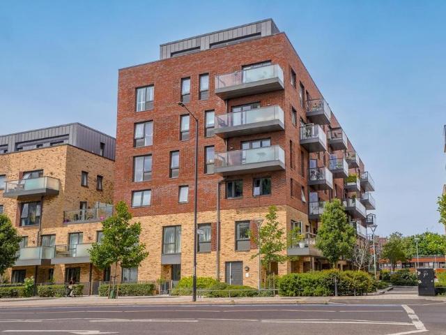 Flat for sale in Peckham, Greater London