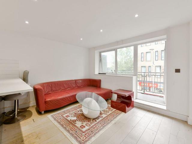 Flat for sale in London Borough of Ealing, Hanwell