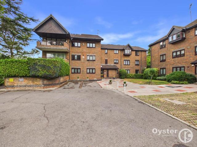 Flat for sale in Little Stanmore, Greater London