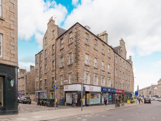 Flat for sale in Southside, Scotland