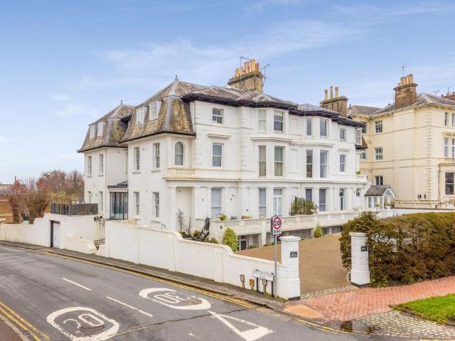Flat for sale in Nevill Park, Sandown Park