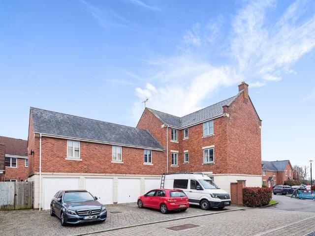 Flat for sale in Swindon