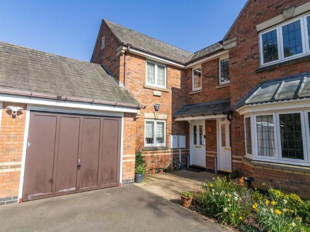 Flat for sale in Glenfields, Pinfold