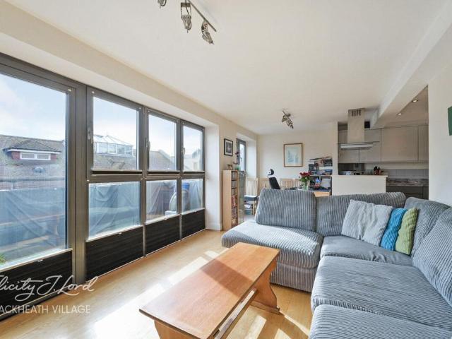 Flat for sale in London Borough of Lewisham, Blackheath